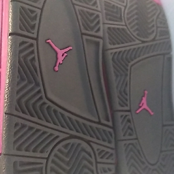 Jordan Sneakers - Picture 4 of 8
